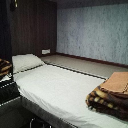 Guest House Khan Charkiv Esterno foto