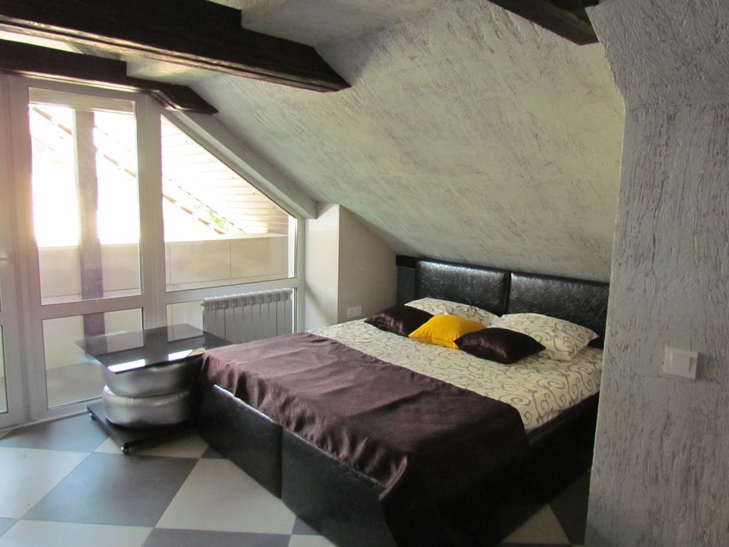 Guest House Khan Charkiv Esterno foto