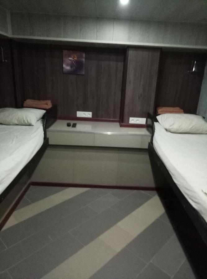 Guest House Khan Charkiv Esterno foto